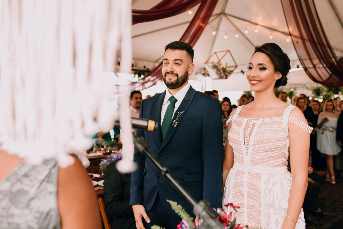 Casamento de dia realizado no Residencial Quatro Barras, região metropolitana de Curitiba. Cerimônia de casamento.