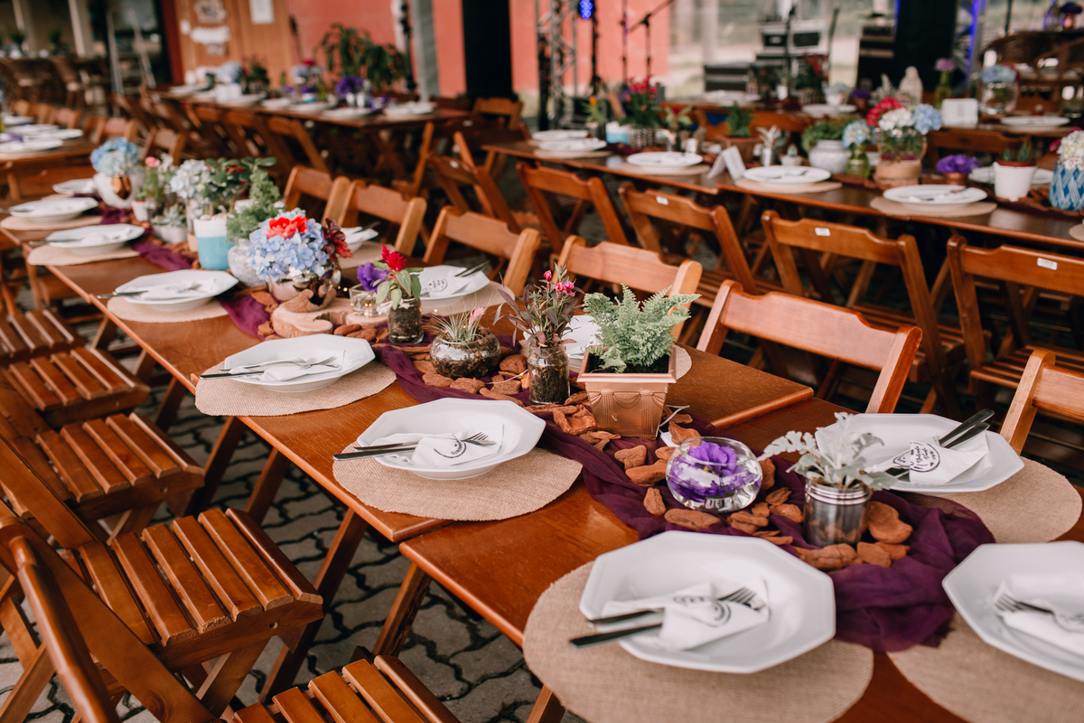 Casamento de dia realizado no Residencial Quatro Barras, região metropolitana de Curitiba. Decoração por Amaranthus.