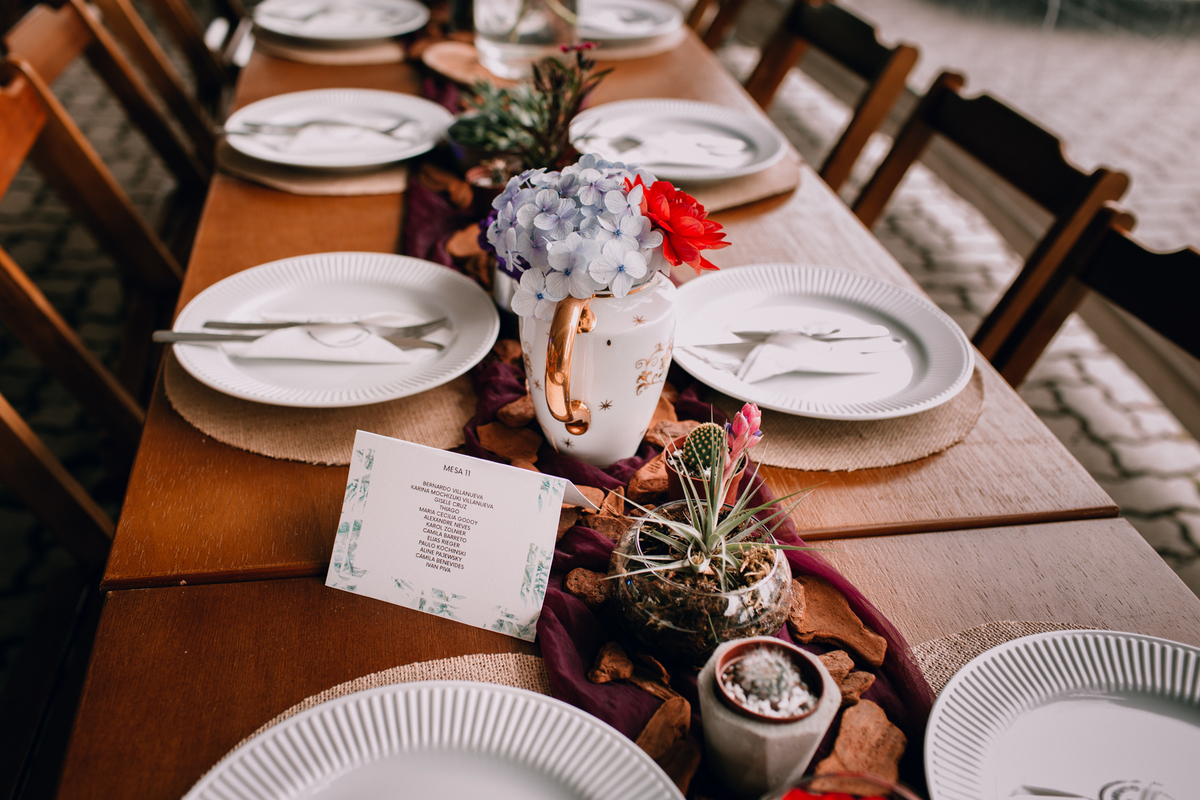 Casamento de dia realizado no Residencial Quatro Barras, região metropolitana de Curitiba. Decoração por Amaranthus.