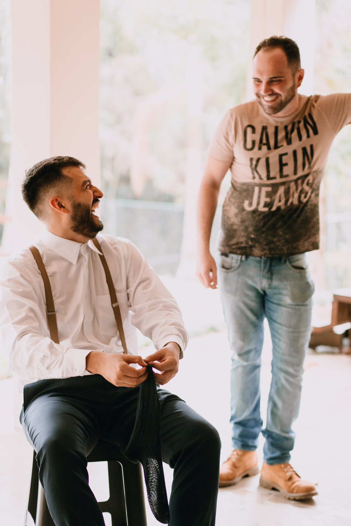 Casamento de dia realizado no Residencial Quatro Barras, região metropolitana de Curitiba. Making-of da noiva e do noivo.