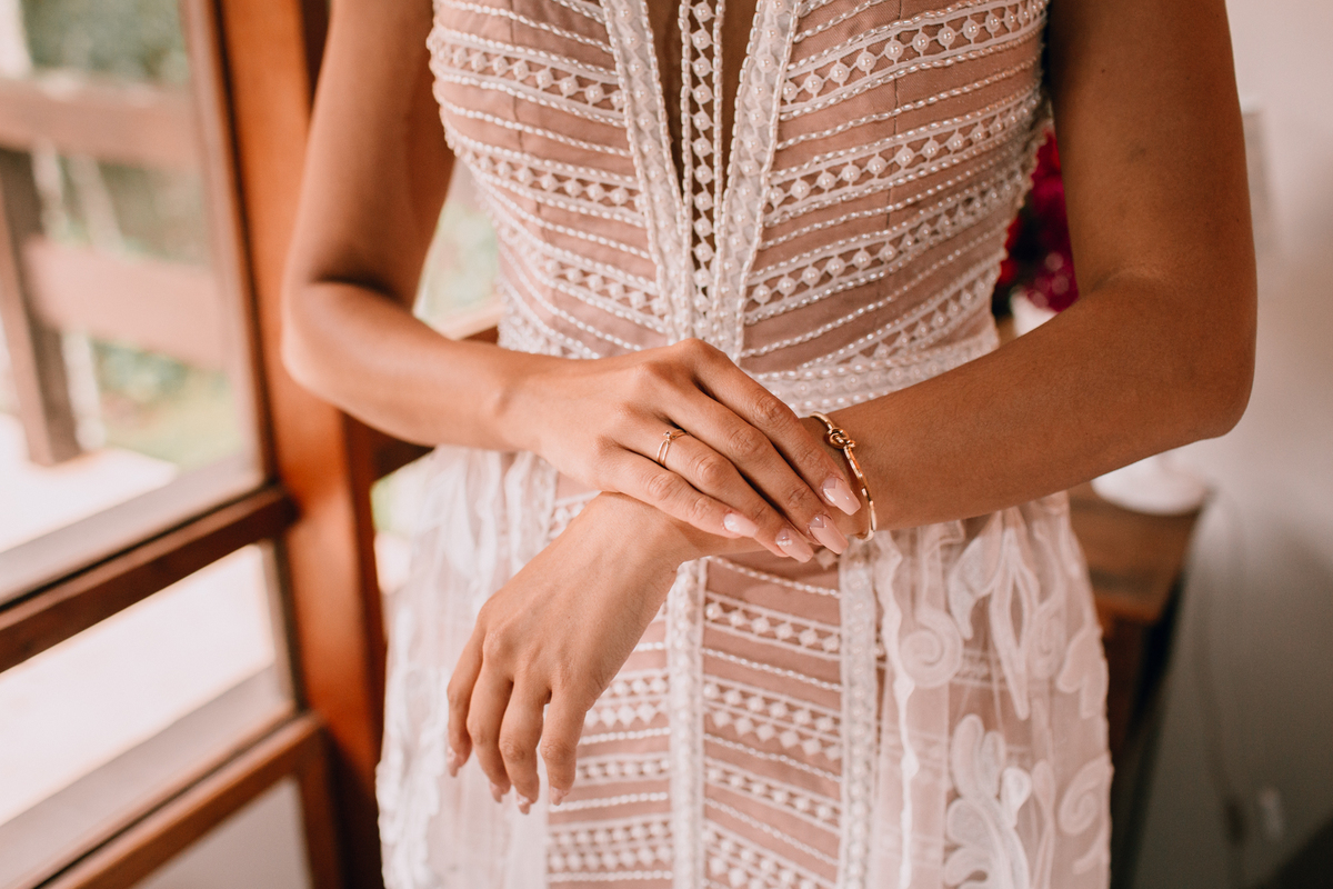 Casamento de dia realizado no Residencial Quatro Barras, região metropolitana de Curitiba. Making-of da noiva e do noivo.