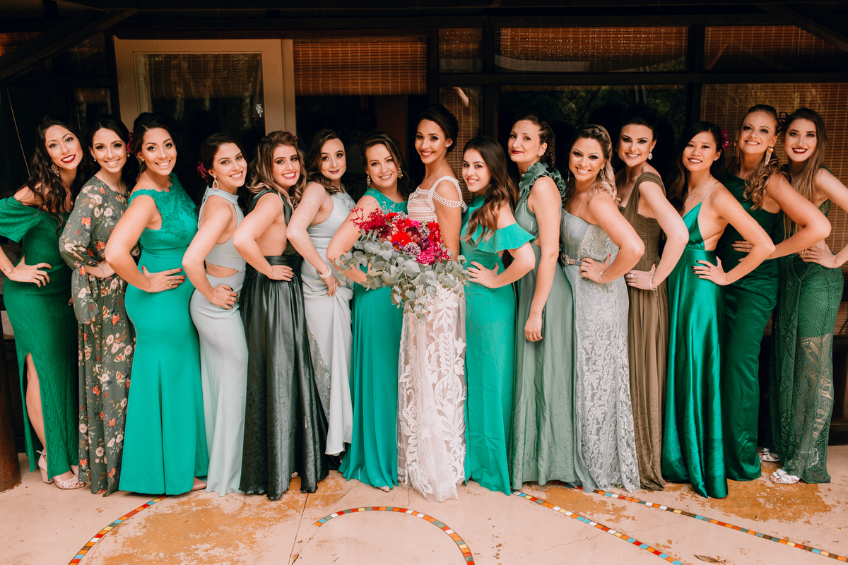 Casamento de dia realizado no Residencial Quatro Barras, região metropolitana de Curitiba. Making-of da noiva e do noivo.