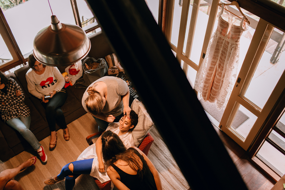 Casamento de dia realizado no Residencial Quatro Barras, região metropolitana de Curitiba. Making-of da noiva e do noivo.