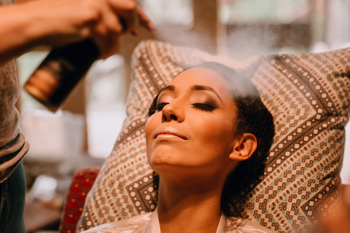 Casamento de dia realizado no Residencial Quatro Barras, região metropolitana de Curitiba. Making-of da noiva e do noivo.