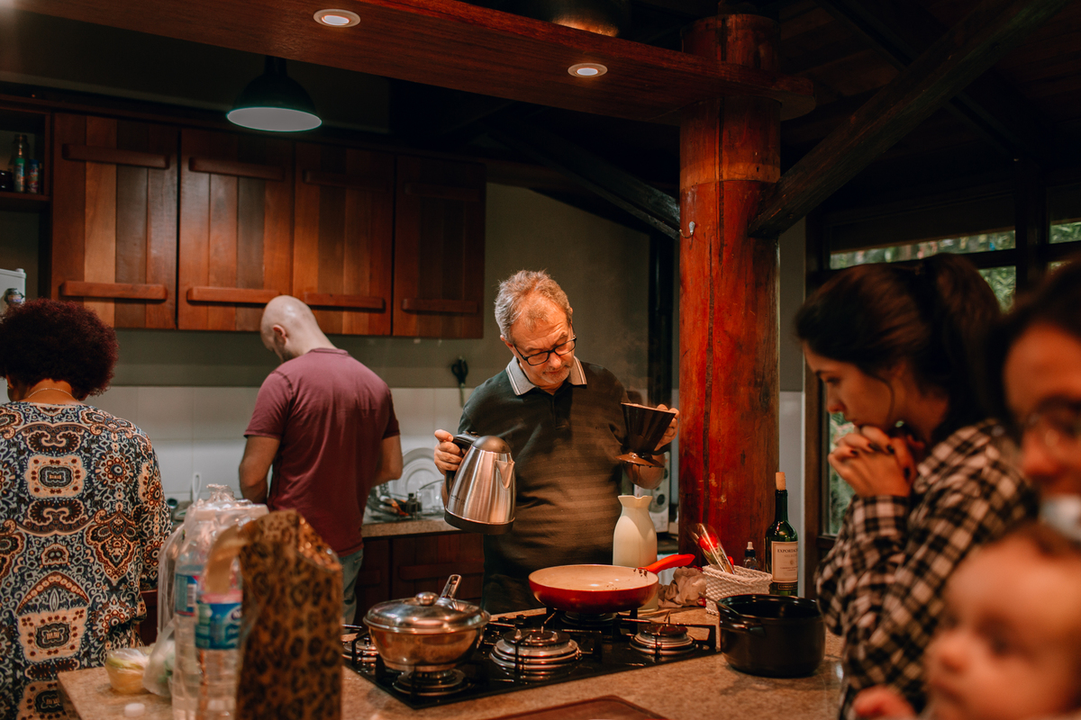Casamento de dia realizado no Residencial Quatro Barras, região metropolitana de Curitiba. Making-of da noiva e do noivo.