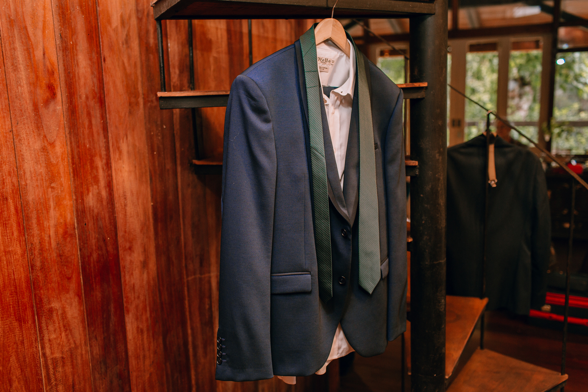 Casamento de dia realizado no Residencial Quatro Barras, região metropolitana de Curitiba. Making-of da noiva e do noivo.