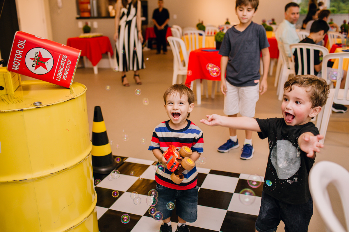 Festa de aniversário infantil em Curitiba, festa de 02 anos, fotografia de aniversário infantil, brincadeiras