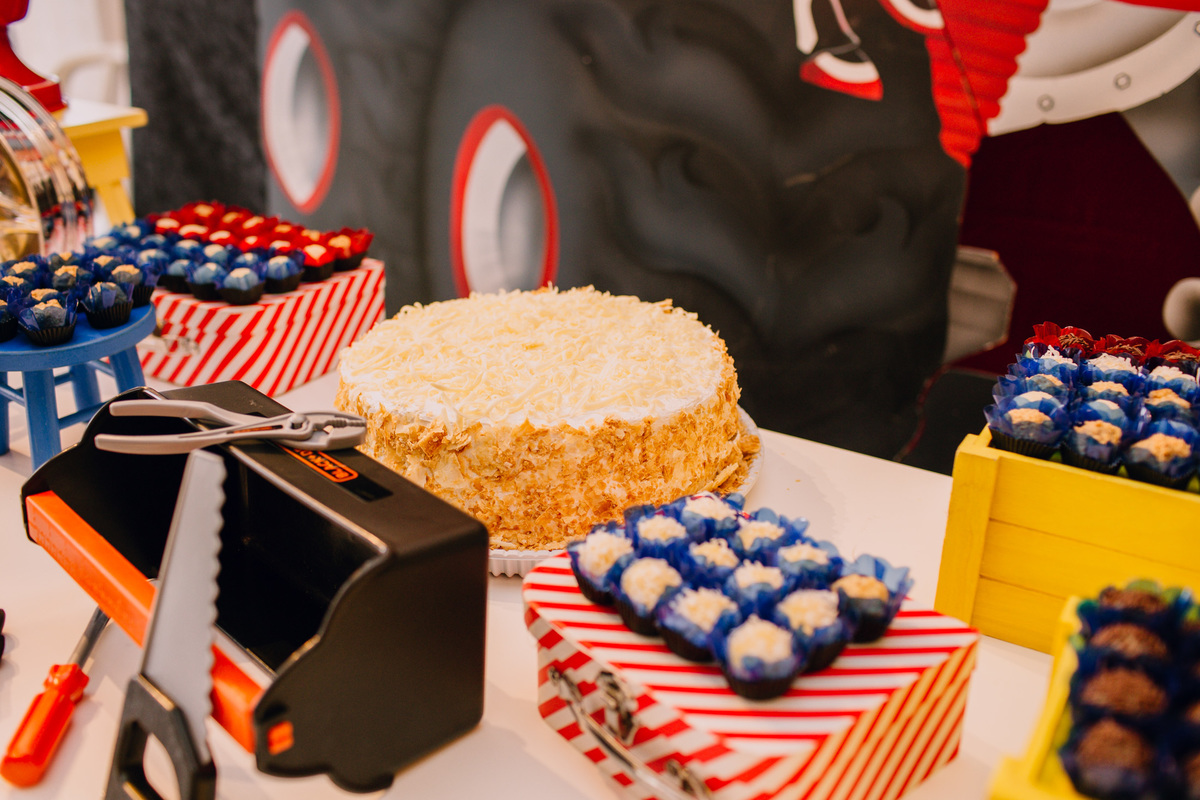 Festa de aniversário infantil em Curitiba, festa de 02 anos, fotografia de aniversário infantil, mesa de doces