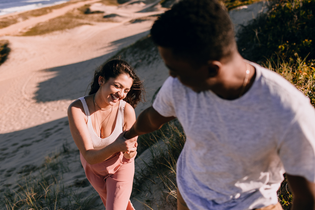 ensaio fotográfico de casal em São Francisco do Sul Santa Catarina nas Dunas  por Johanna Lieskow