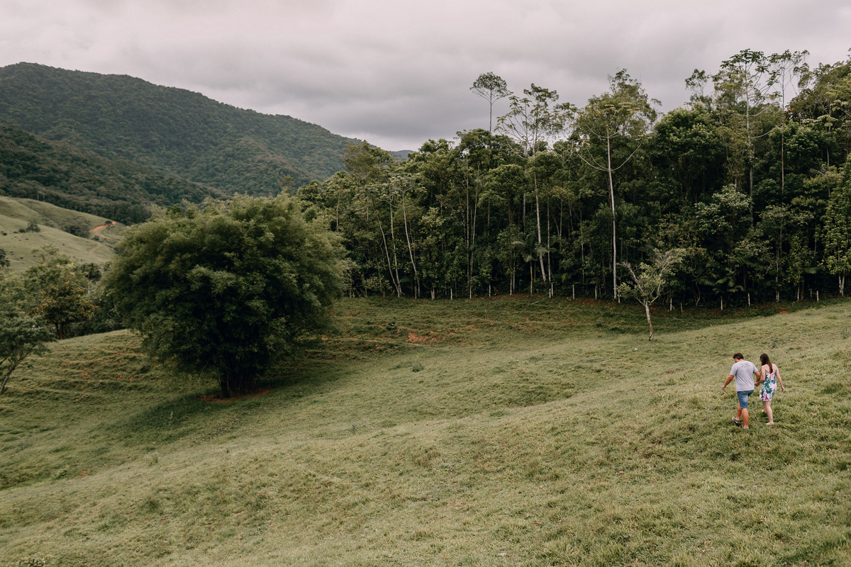 ensaio de casal em Pomerode, Santa Catarina no Vale Europeu. Paisagem dos vales em Pomerode.