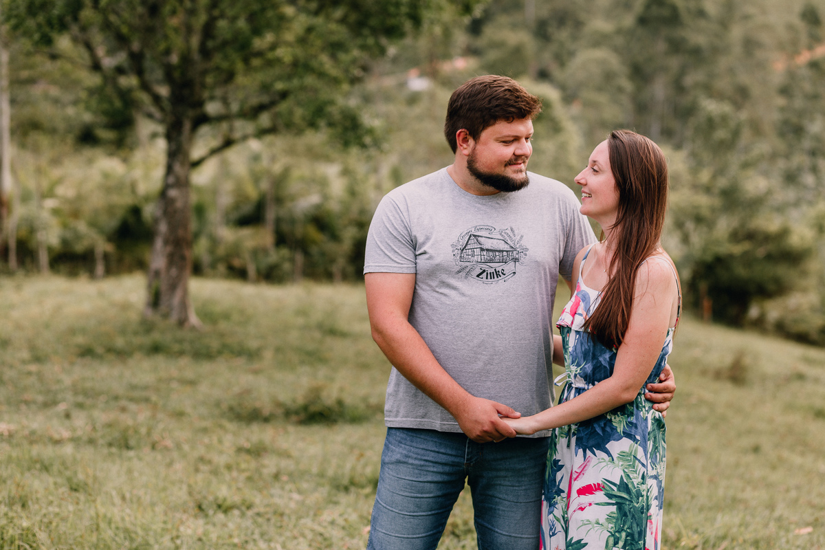 ensaio de casal em Pomerode, Santa Catarina no Vale Europeu. Paisagem dos vales em Pomerode.