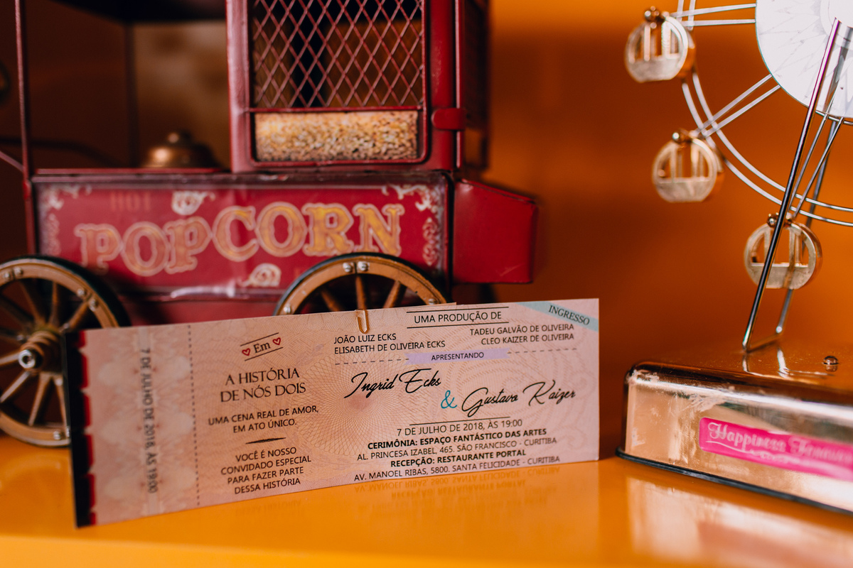 Decoração do Casamento da Ingrid e do Gustavo no teatro Espaço Fantástico das Artes em Curitiba