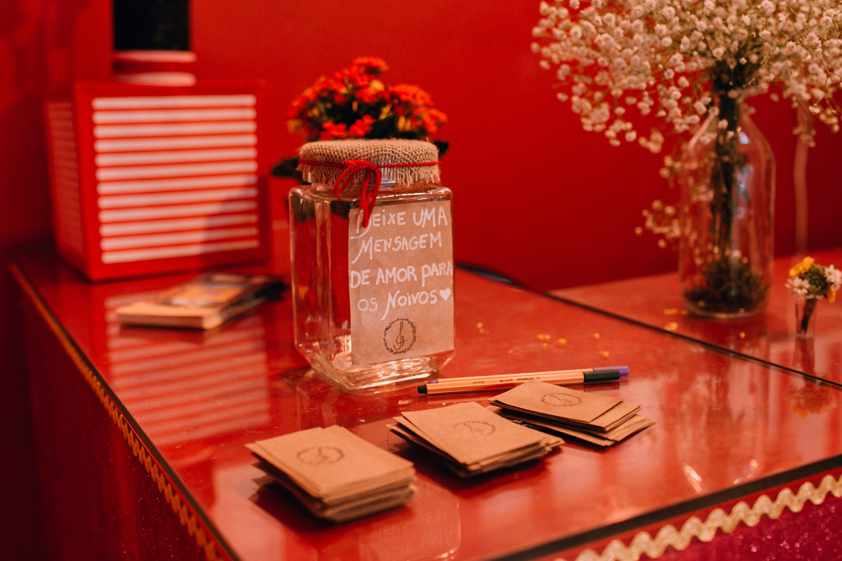Decoração do Casamento da Ingrid e do Gustavo no teatro Espaço Fantástico das Artes em Curitiba