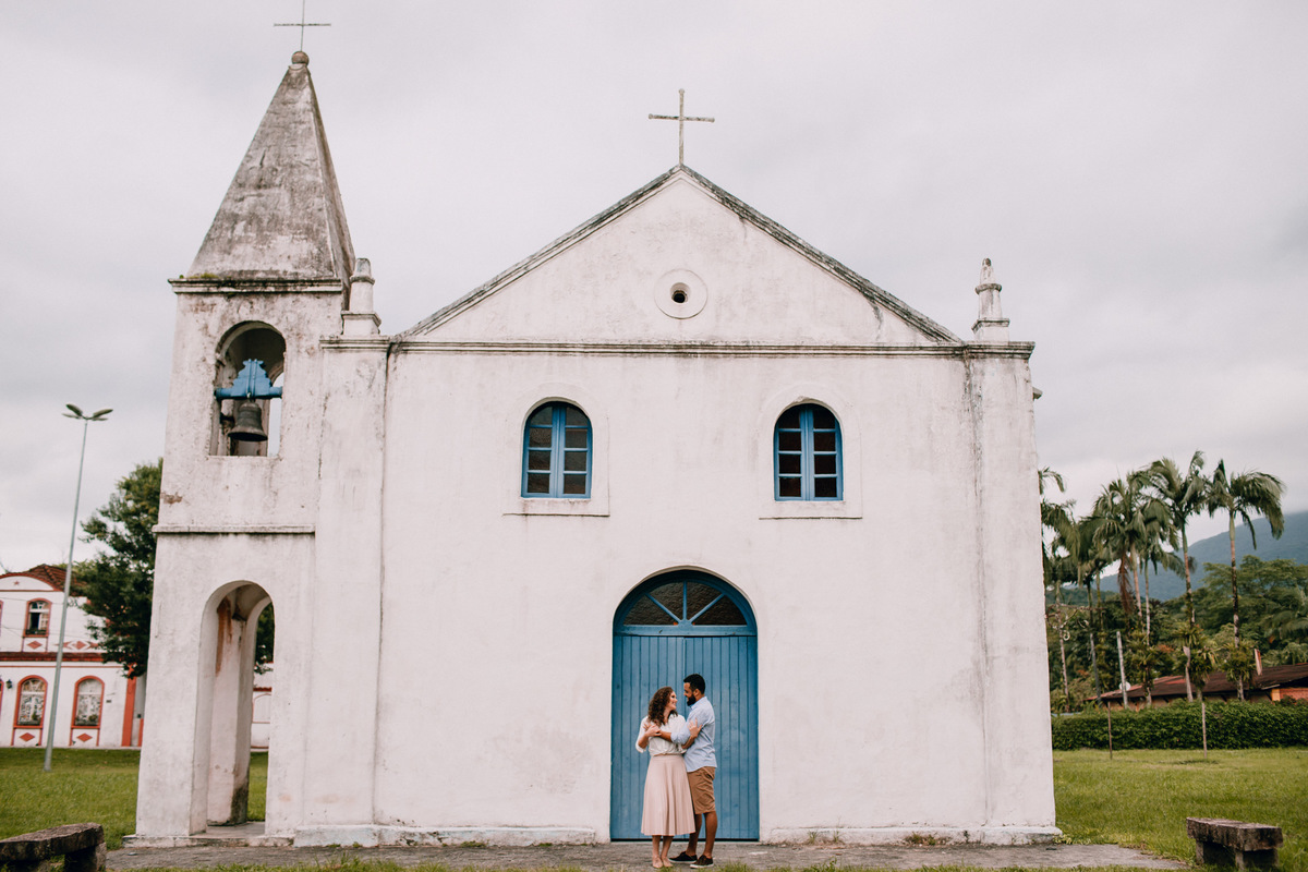 Ensaio de Casal pré wedding feito na estrada da graciosa e na igreja são sebastião em porto de cima morretes