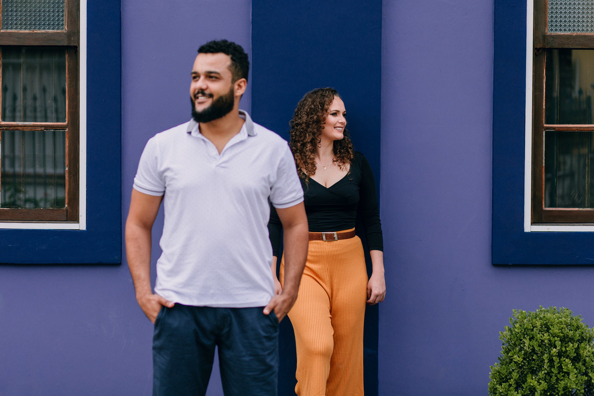 Ensaio de Casal Pré Wedding feito em Morretes cidade histórica perto de Curitiba. Ensaio externo colorido de casal