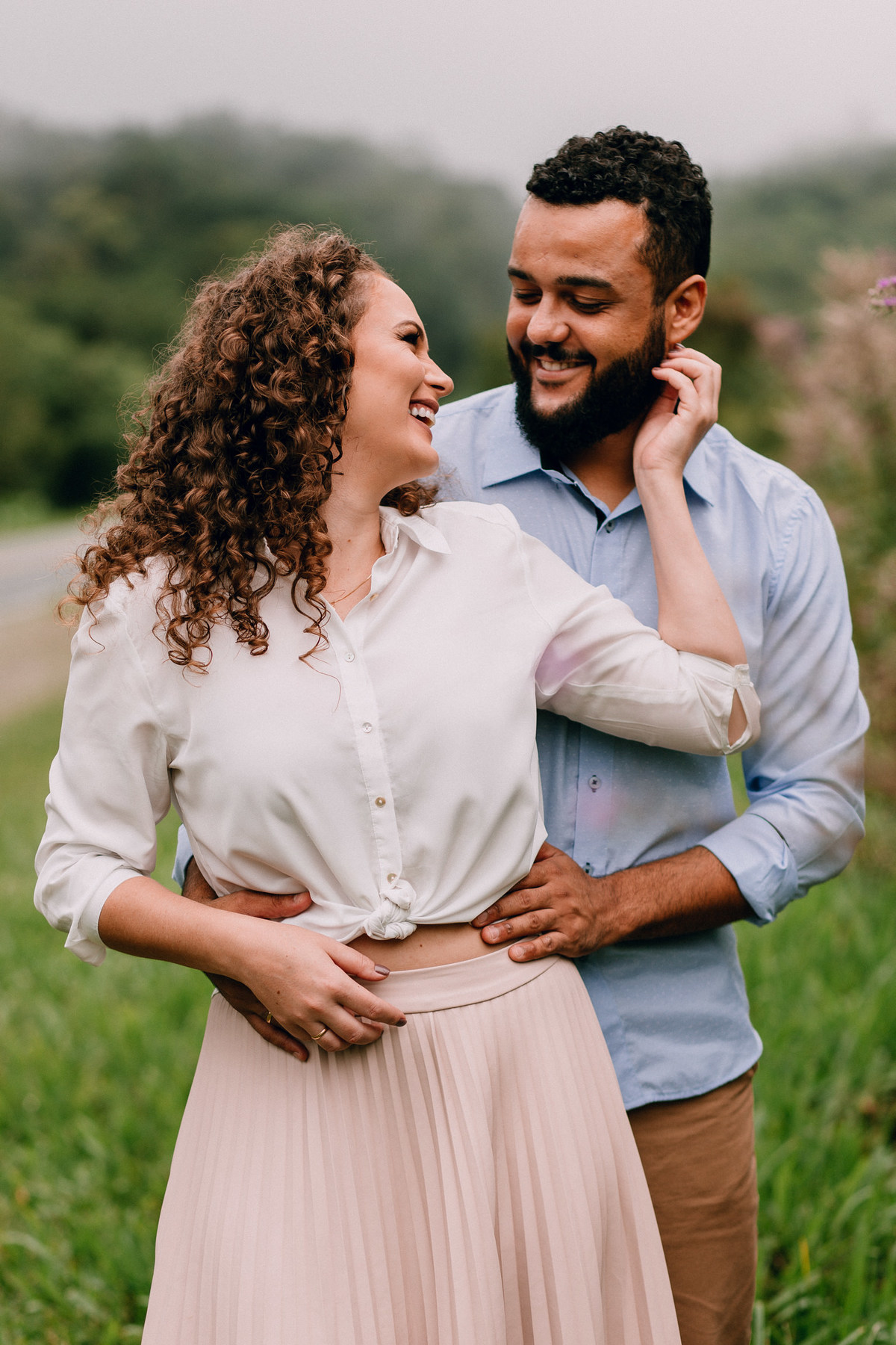 ensaio de casal fotografado na serra da graciosa perto de curitiba e do litoral do paraná. Pré Wedding, ensaio fotográfico externo