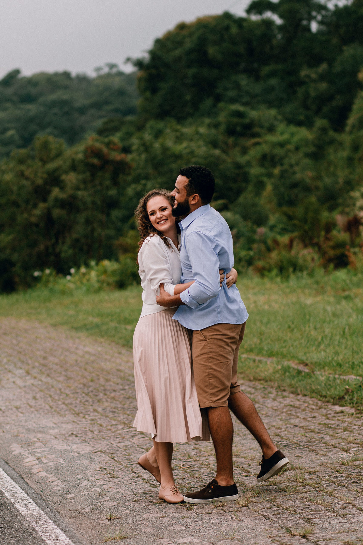 ensaio de casal fotografado na serra da graciosa perto de curitiba e do litoral do paraná. Pré Wedding, ensaio fotográfico externo