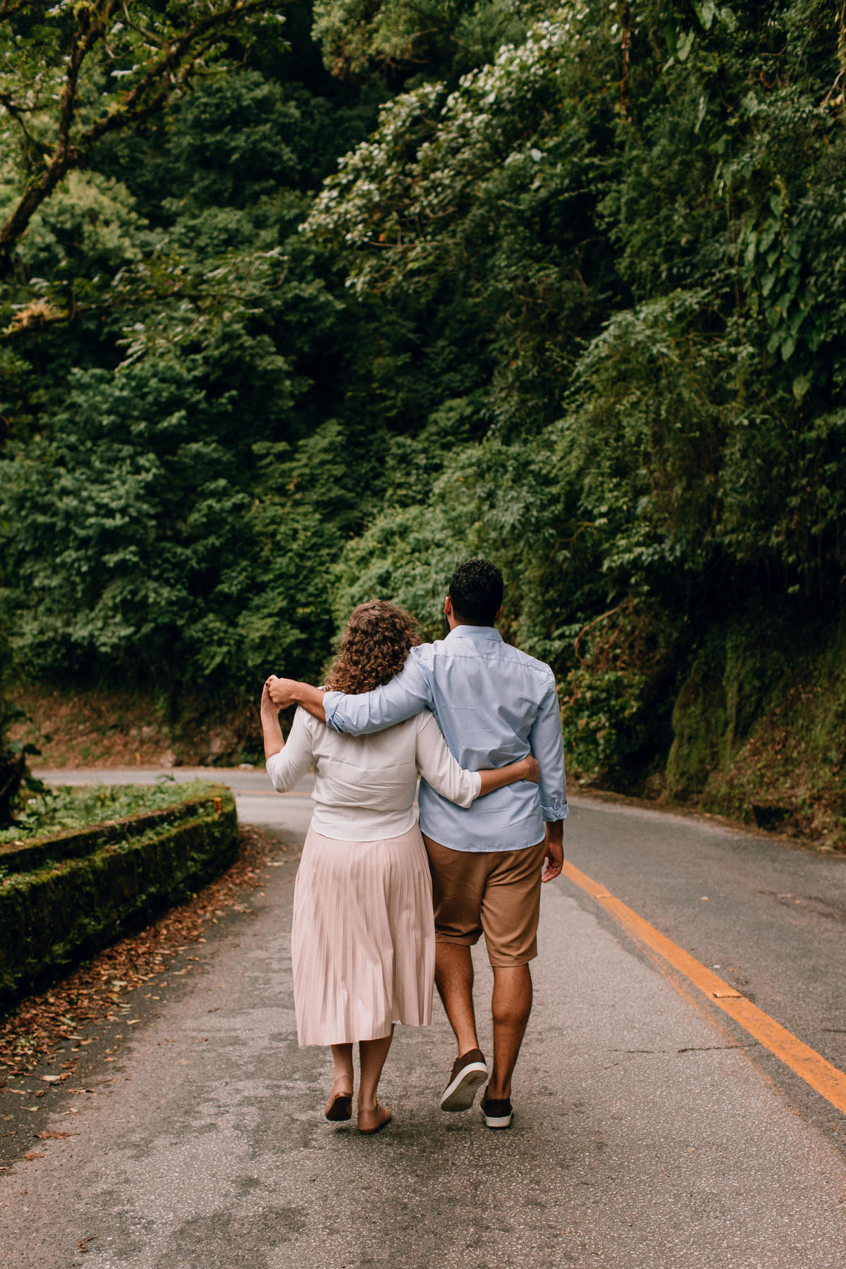 ensaio de casal fotografado na serra da graciosa perto de curitiba e do litoral do paraná. Pré Wedding, ensaio fotográfico externo