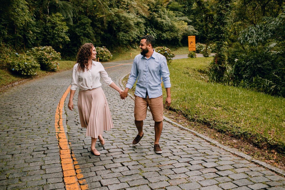 ensaio de casal fotografado na serra da graciosa perto de curitiba e do litoral do paraná. Pré Wedding, ensaio fotográfico externo