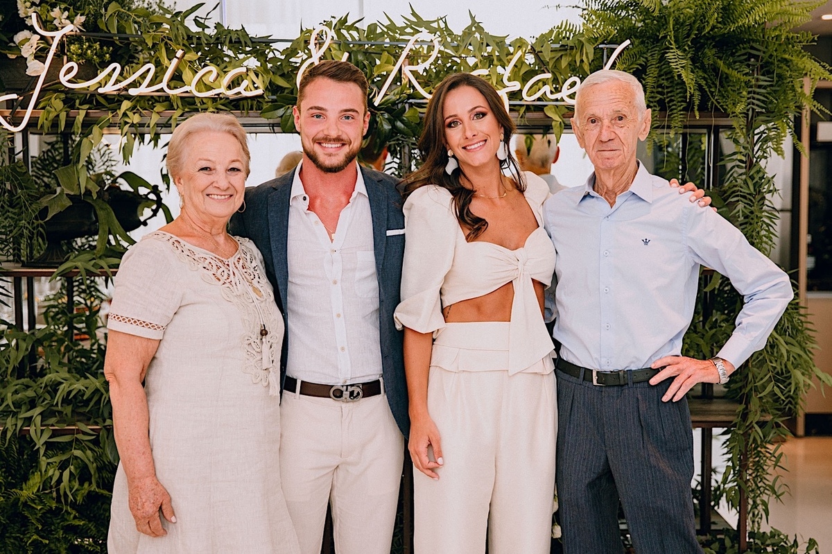 Festa de noivado nos mercês em Curitiba. Festa de noivado. Decoração temática de laranjas e limões para noivado. Cachorro participa da festa de noivado.