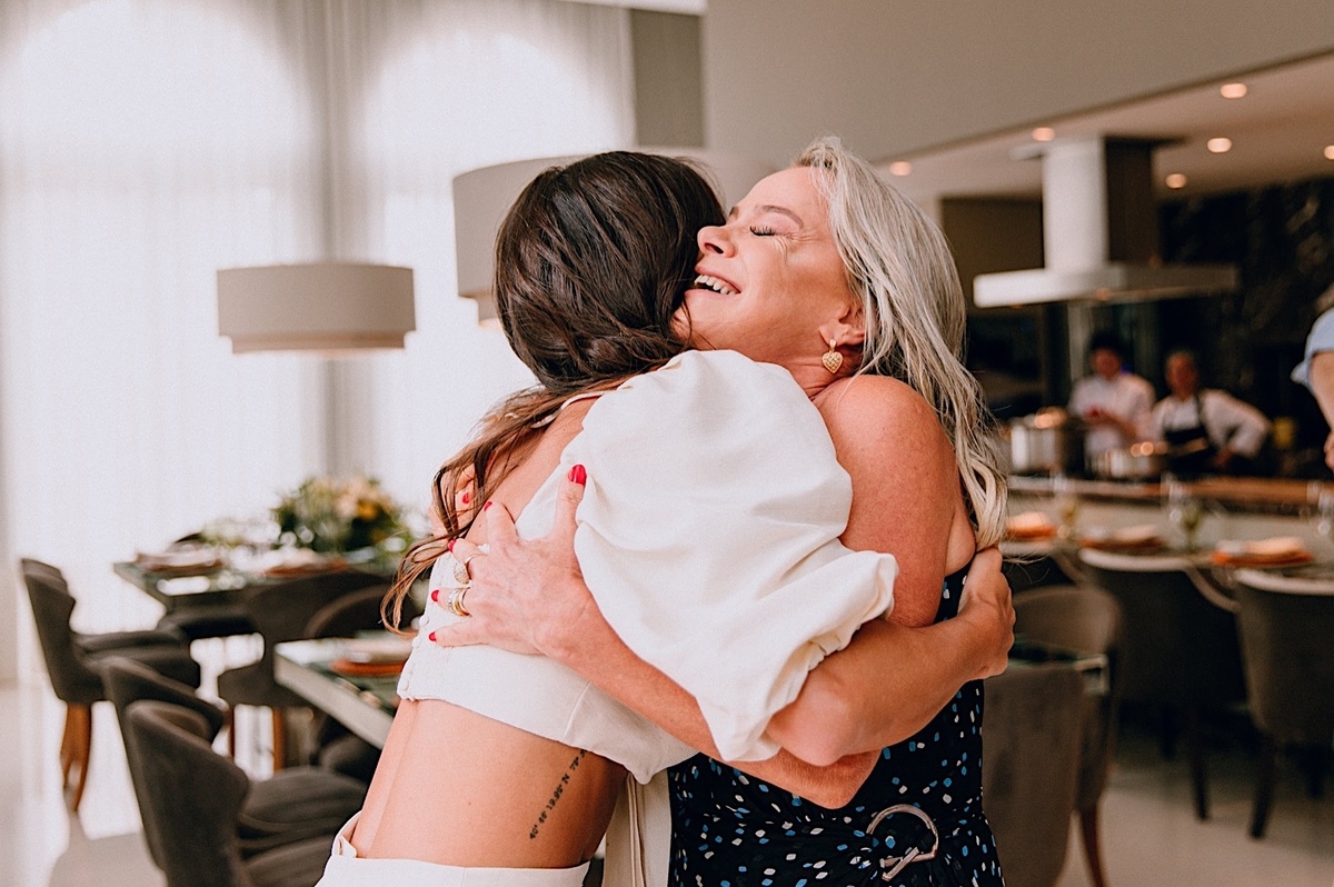 Festa de noivado nos mercês em Curitiba. Festa de noivado. Decoração temática de laranjas e limões para noivado. Cachorro participa da festa de noivado.