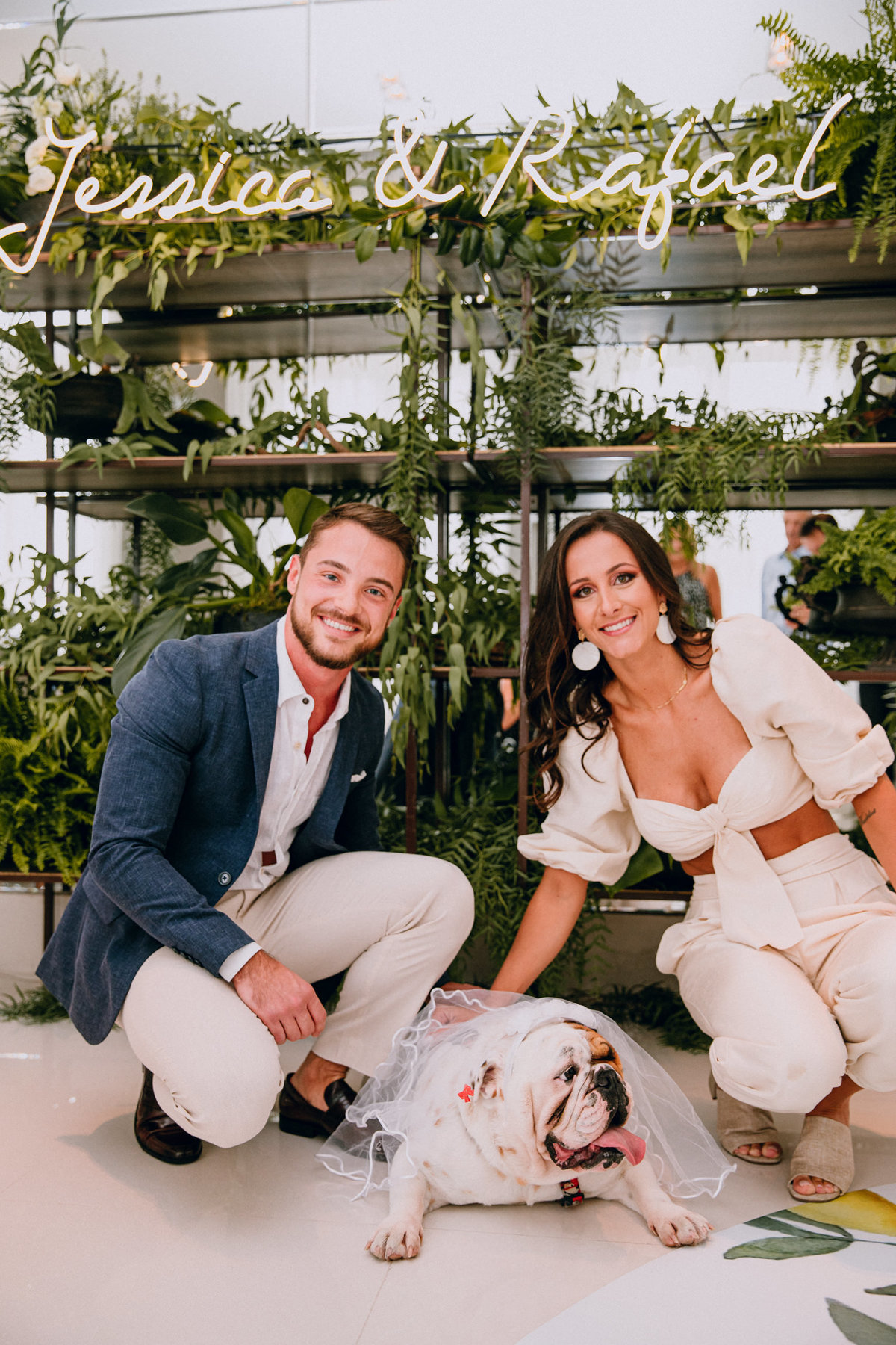 Festa de noivado nos mercês em Curitiba. Festa de noivado. Decoração temática de laranjas e limões para noivado. Cachorro participa da festa de noivado.