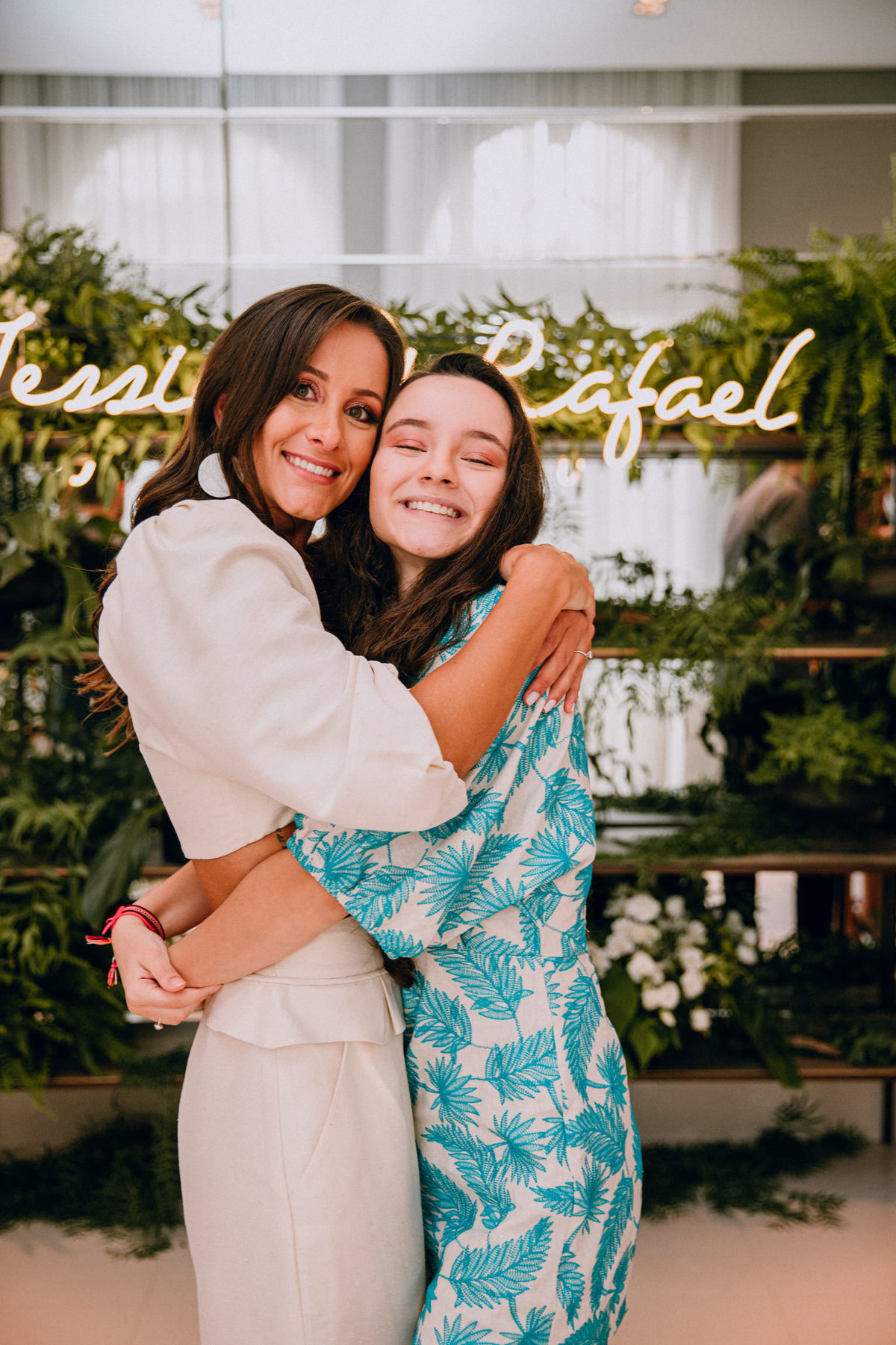 Festa de noivado nos mercês em Curitiba. Festa de noivado. Decoração temática de laranjas e limões para noivado. Cachorro participa da festa de noivado.
