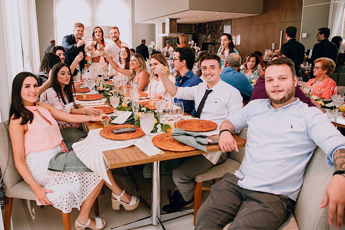 Festa de noivado nos mercês em Curitiba. Festa de noivado. Decoração temática de laranjas e limões para noivado.