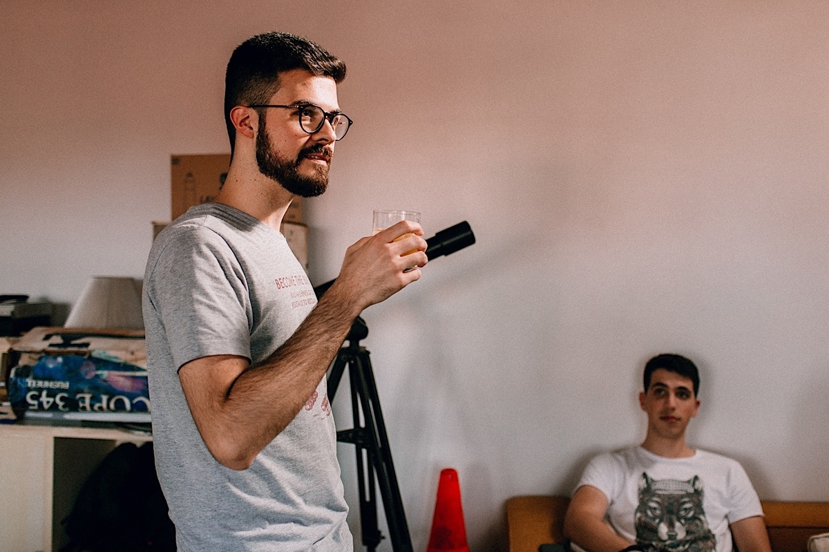 Casamento Mini Wedding na Chácara das Paineiras em Curitiba Casamento Mari e Lucas intimista, making of do noivo com padrinhos