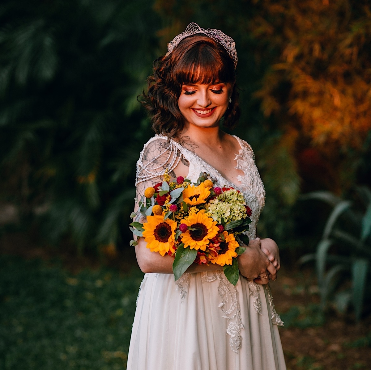 Casamento Mini Wedding na Chácara das Paineiras em Curitiba Casamento Mari e Lucas intimista linda luz vestido da noiva Madah Ateliê, first look dos noivos na chácara paineiras