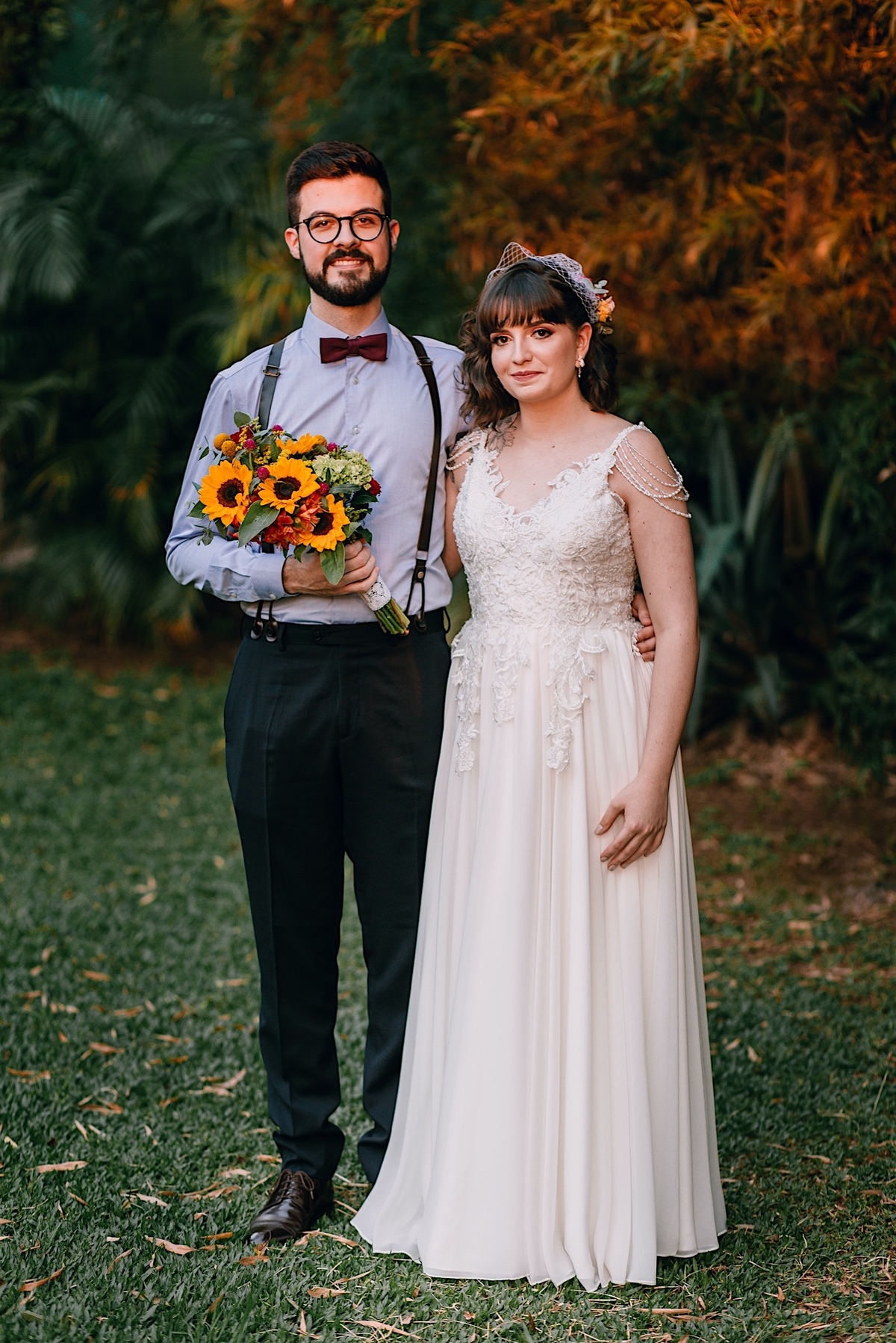 Casamento Mini Wedding na Chácara das Paineiras em Curitiba Casamento Mari e Lucas intimista linda luz vestido da noiva Madah Ateliê, first look dos noivos na chácara paineiras