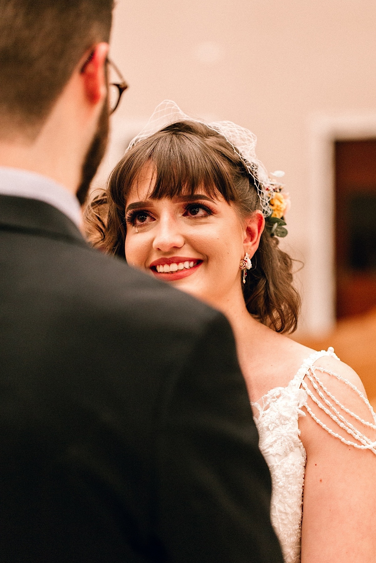 Casamento Mini Wedding no Santuário São Francisco de Assis no bairro Xaxim em Curitiba Casamento Mari e Lucas intimista linda luz vestido da noiva Madah Ateliê em Curitiba