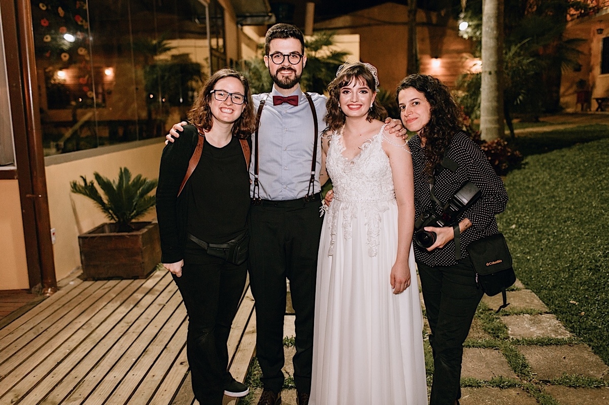 Casamento Mini Wedding na Chácara das Paineiras em Curitiba Casamento Mari e Lucas intimista linda luz vestido da noiva Madah Ateliê, fotógrafas Johanna e Mari