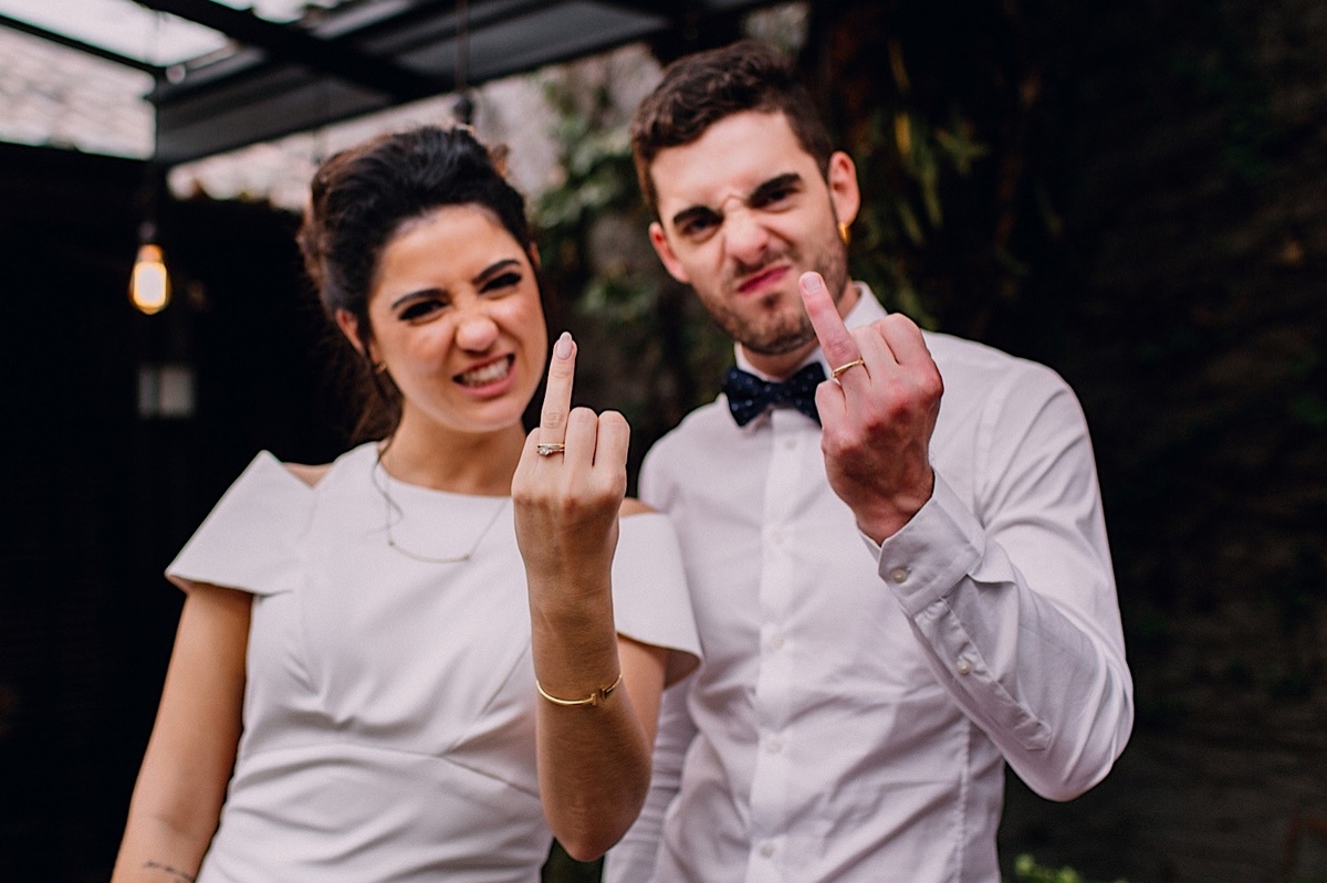 Casamento Mini Wedding, casamento intimista, casamento minimalista, casamento civil. Buquê e vestido de noiva. Casamento no Clavie restaurante na Praça da Espanha, decoração mini wedding. Fotografia mini wedding.
