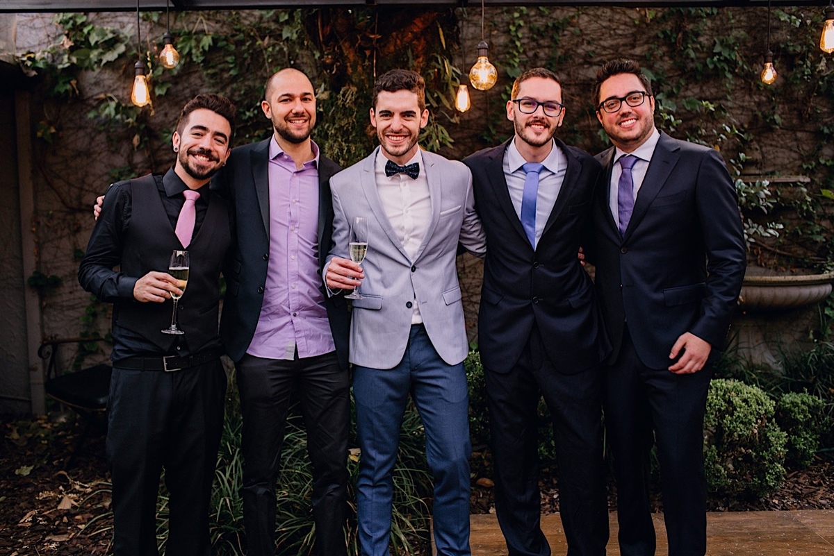 Casamento Mini Wedding, casamento intimista, casamento minimalista, casamento civil. Buquê e vestido de noiva. Casamento no Clavie restaurante na Praça da Espanha, decoração mini wedding. Fotografia mini wedding.