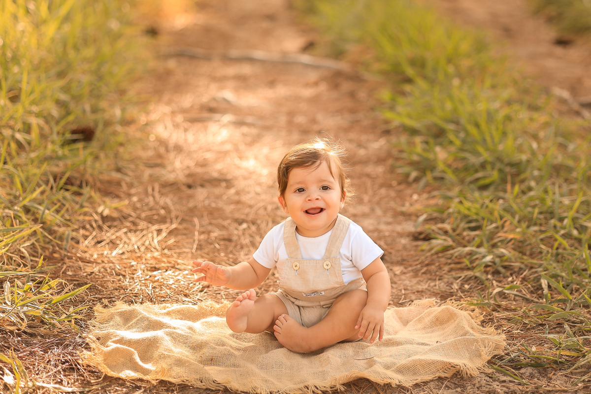 ensaio fotográfico na floresta no campeche, criança sorrindo,