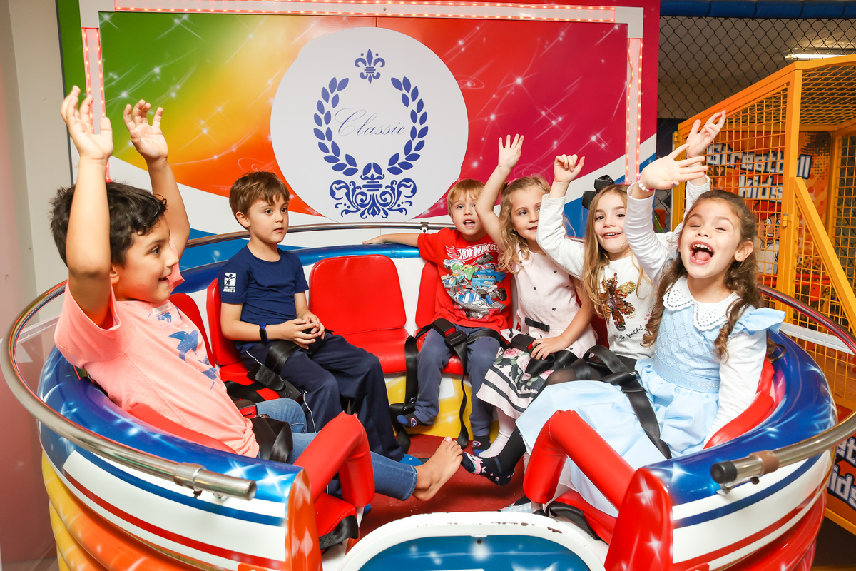 criança no gira gira, festa infantil em floripa,