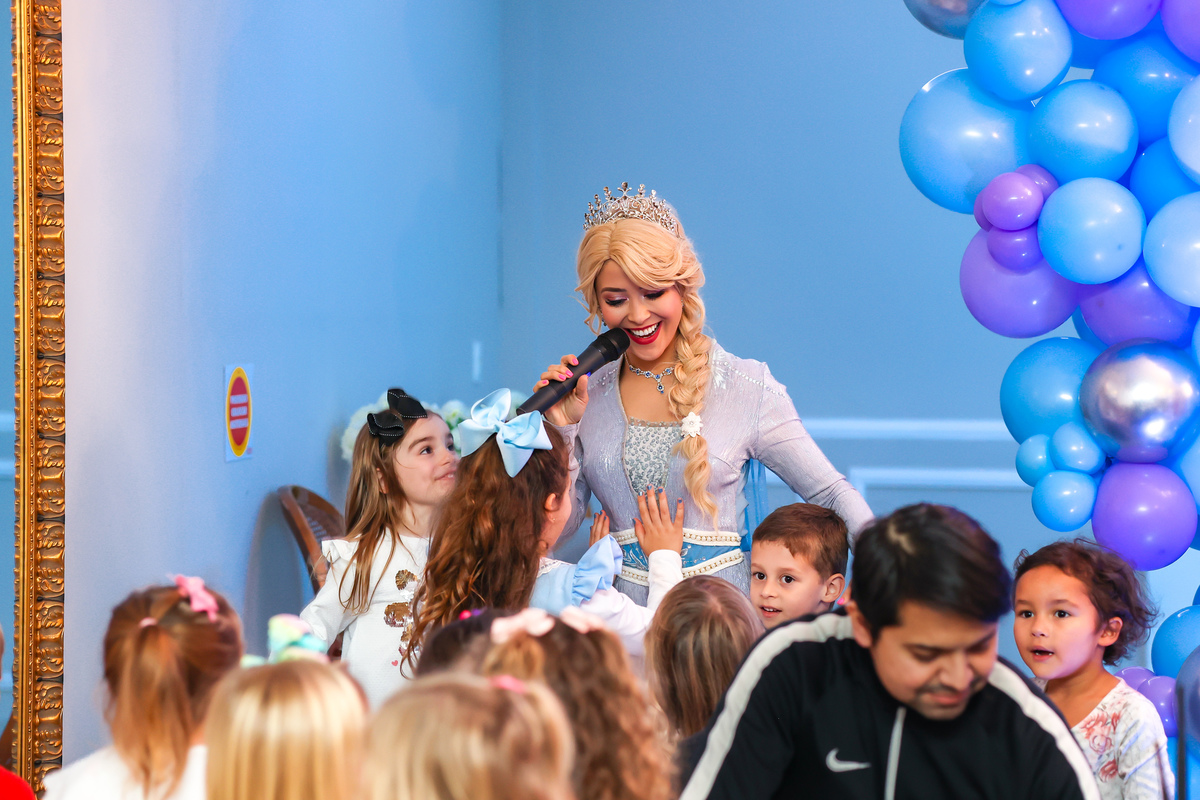 personagem elza floripa, tema frozen, classic buffet e eventos, fotógrafa infantil floripa, fotografa em florianopolis, festa infantil em floripa