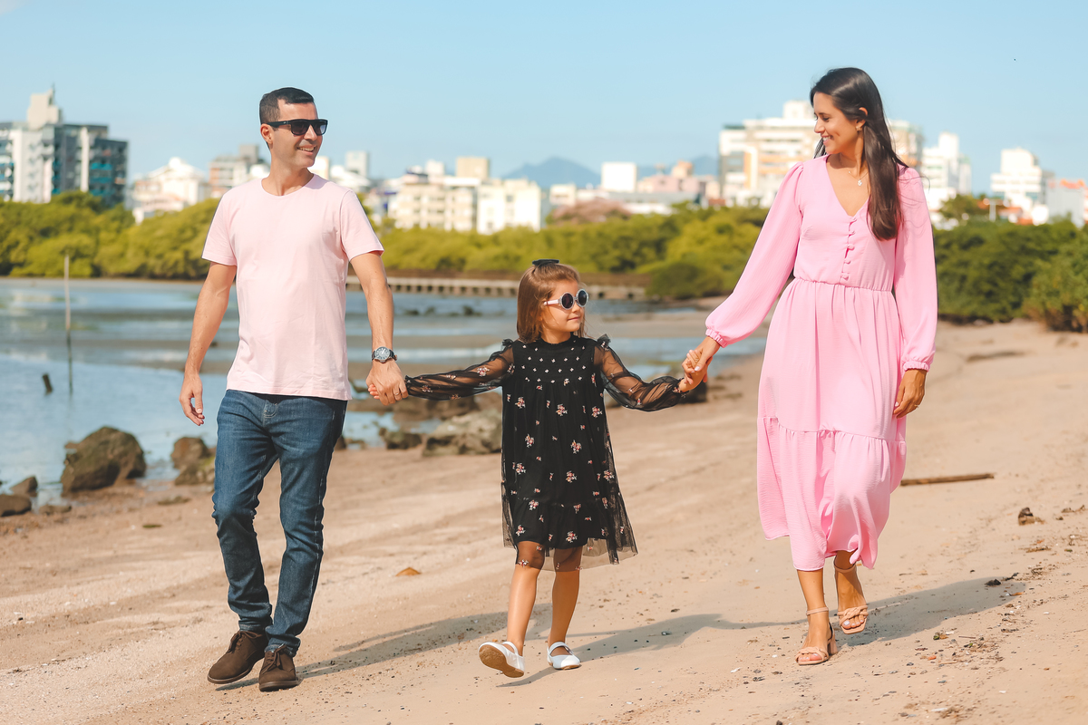 retrato de família, ensaio de família externo, fotos no parque, parque de coqueiros, fotos de família em florianópolis, fotografa floripa