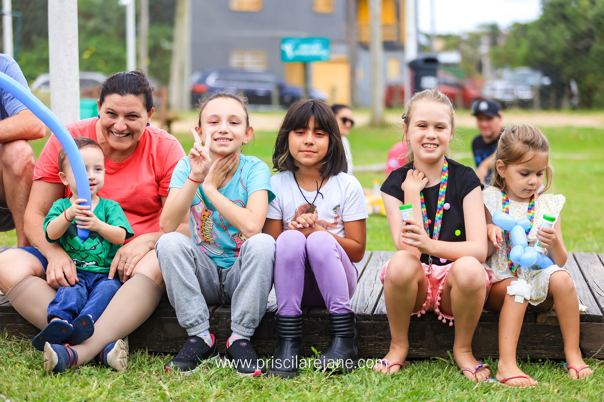 crianças sentadas, fotografa floripa