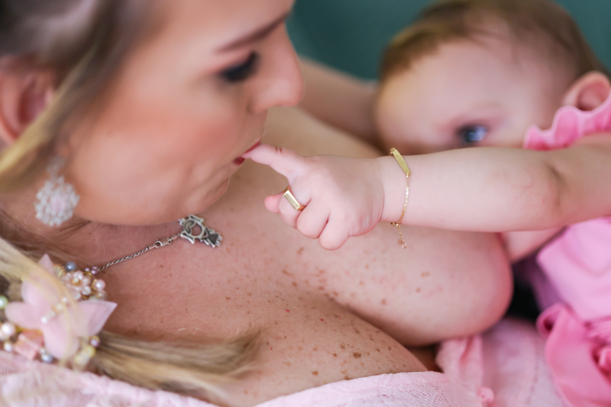 mae amamentando, bebê mamando, maes floripa