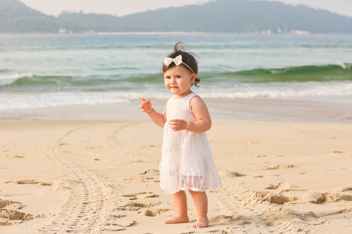 criança na praia, praia do campeche, 