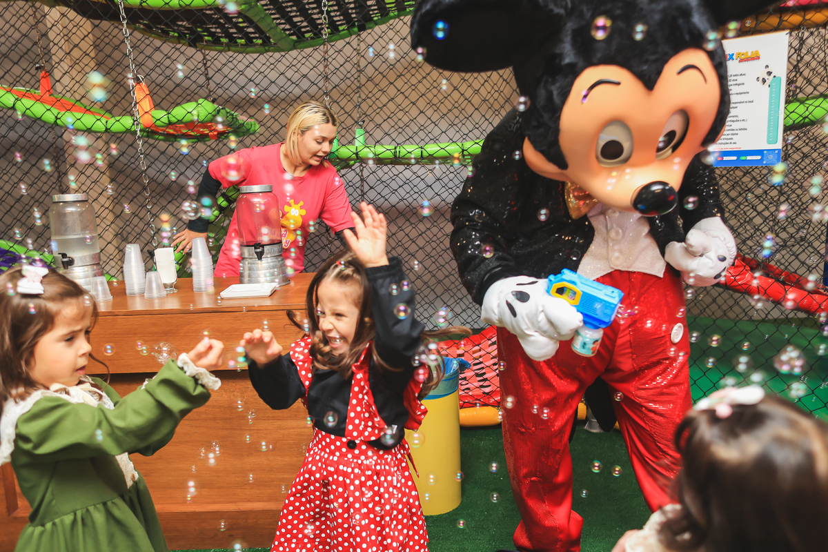 casa de festas duda willy, fotógrafa infantil floripa, fotografa em florianopolis, festa infantil em floripa, tema minie e mickey, criança feliz, bolinhas de sabao