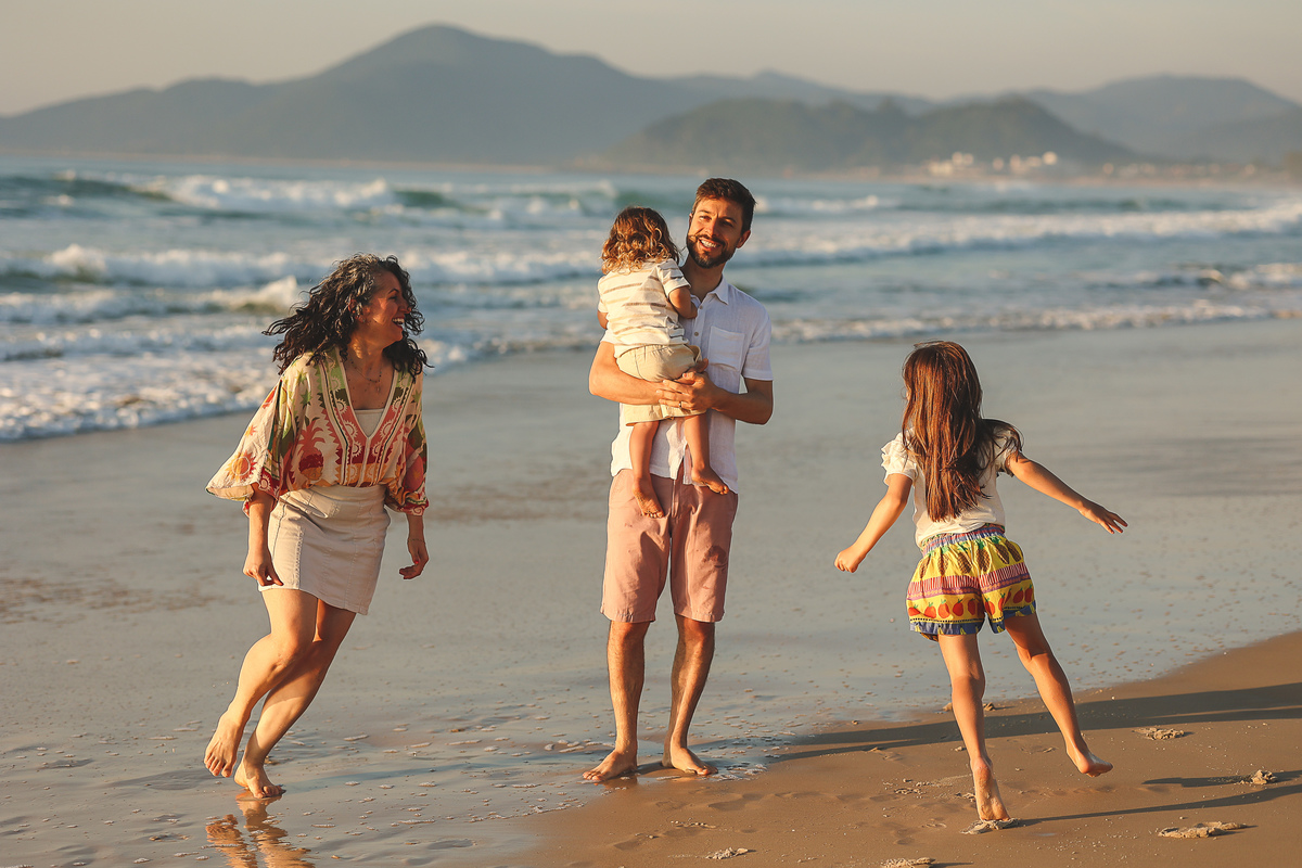 brincadeira de criança na praia