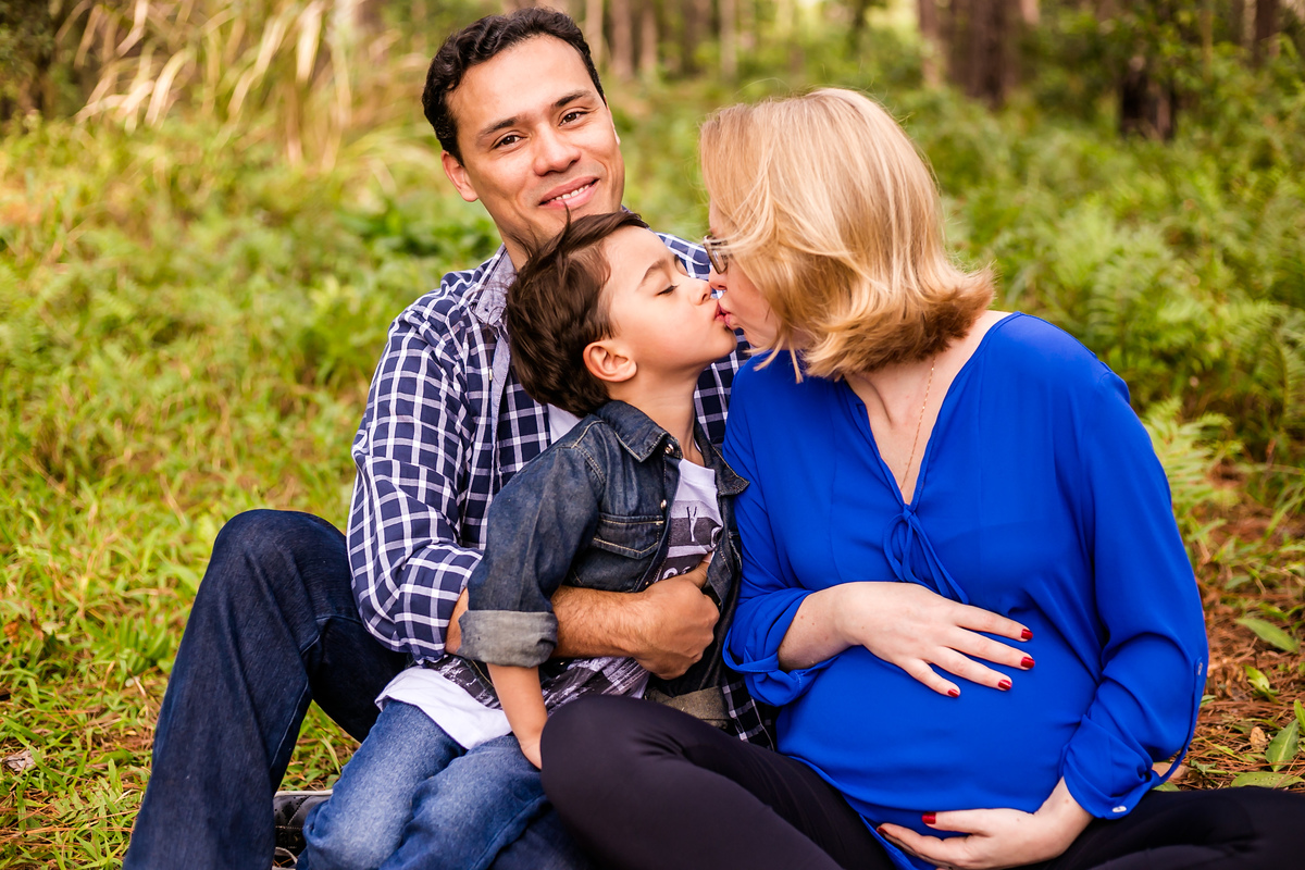 filho beijando a mae