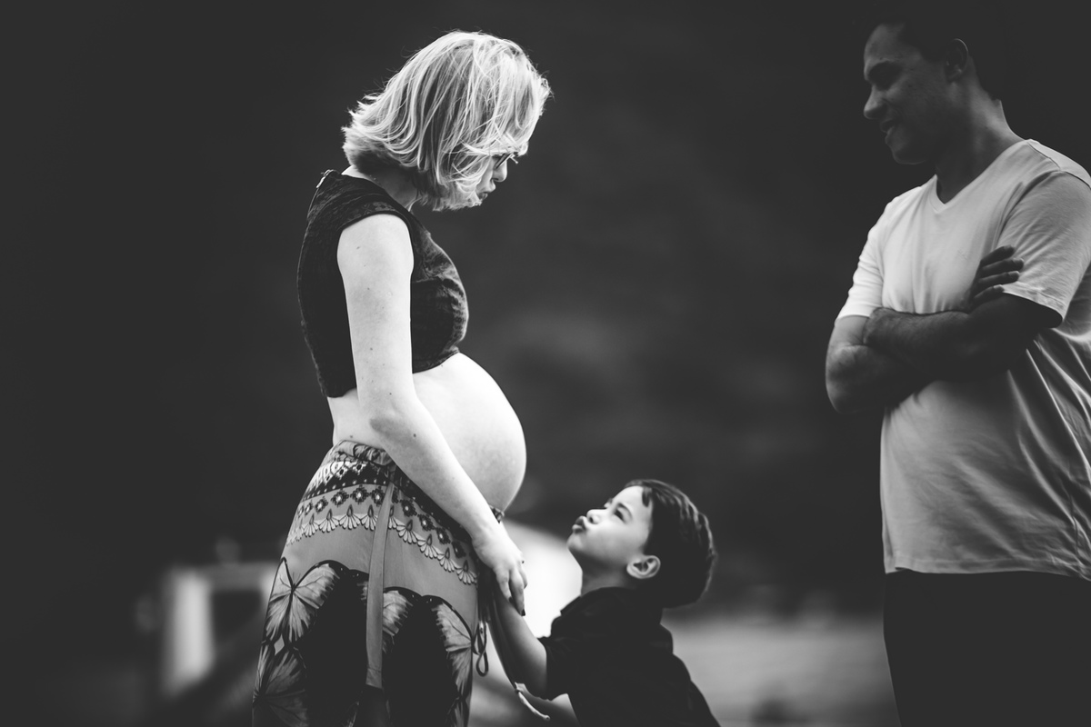 filho olhando para a mae