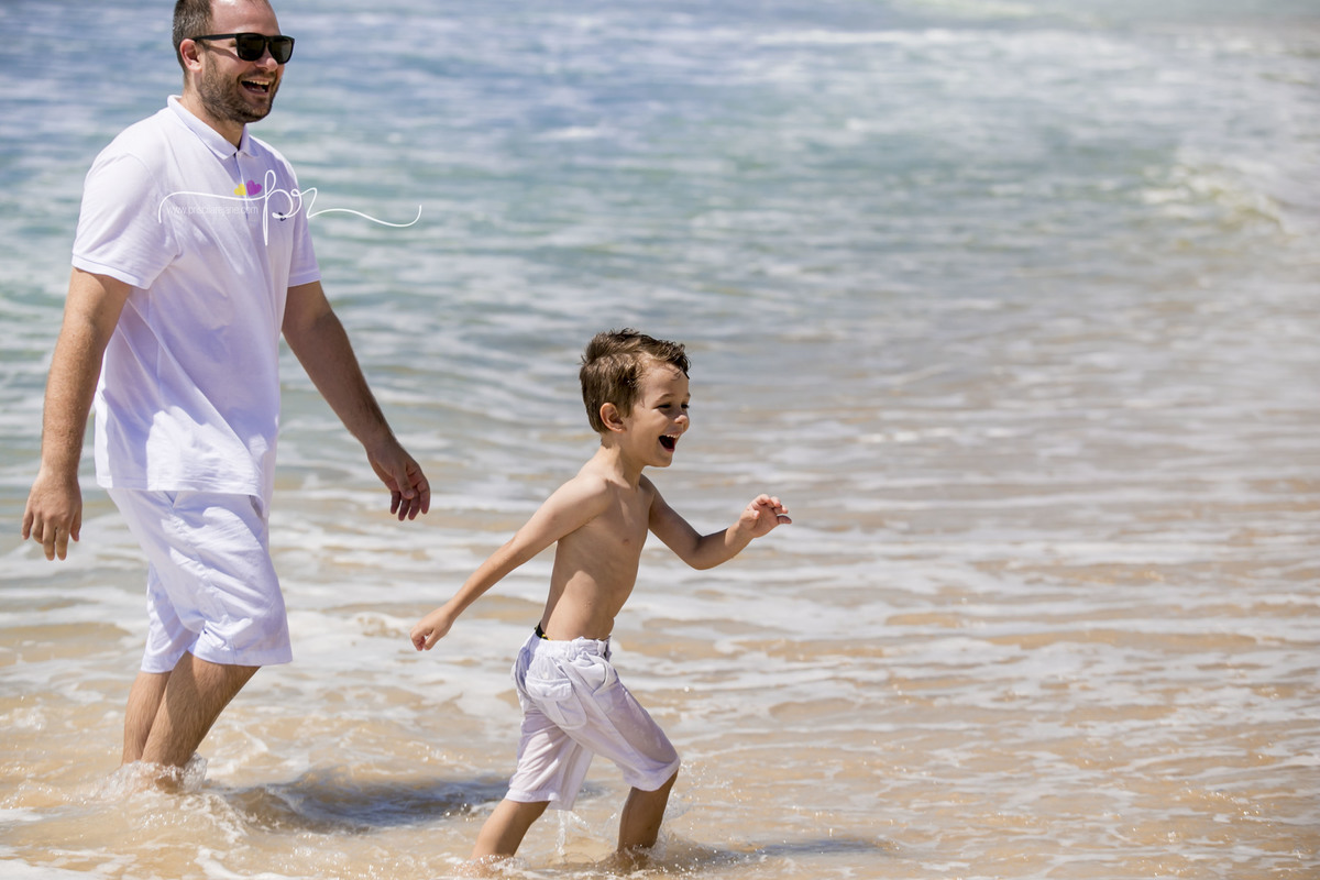 pai e filho na praia floripa