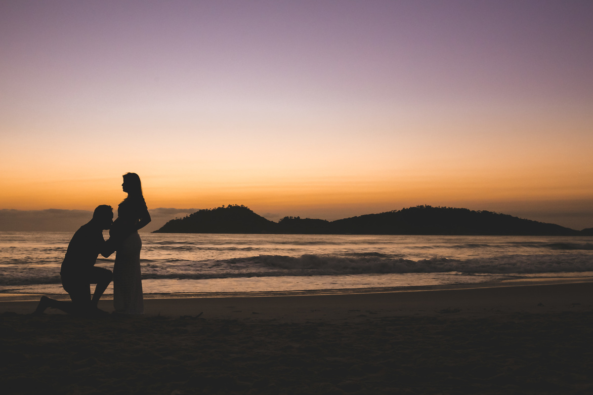 nascer do sol no campeche, fotografa sul da ilha, fotos de gestante na praia, priscila rejane, fotografa em floripa, fotos de gravida na praia do campeche, mae de primeira viagem, mae de menino