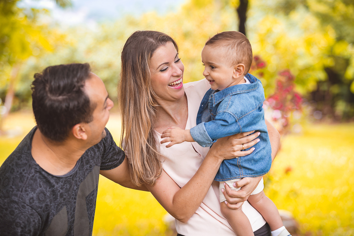 retrato de familia, fotos no parque de coqueiros, fotografa em florianopolis, fotografa no sul da ilha, sessão de fotos no parque de coqueiros, família feliz