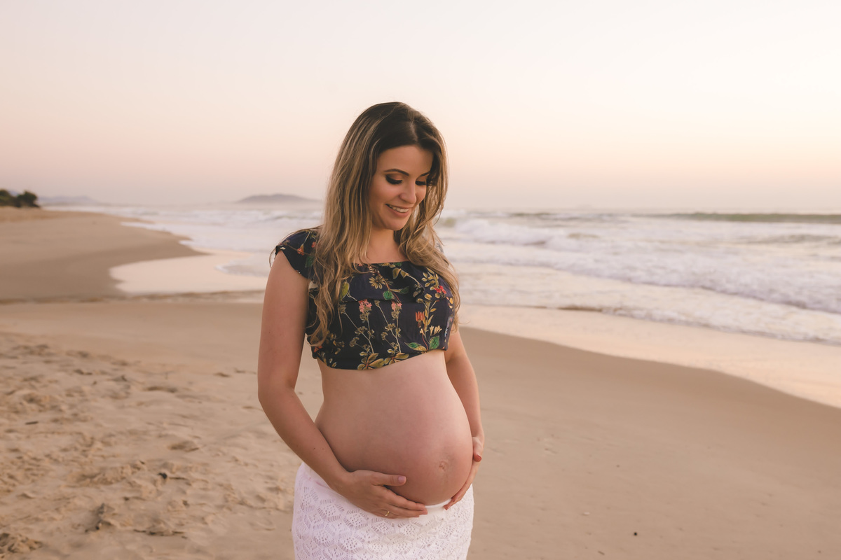 nascer do sol no campeche, fotografa sul da ilha, fotos de gestante na praia, priscila rejane, fotografa em floripa, fotos de gravida na praia do campeche, gravida linda